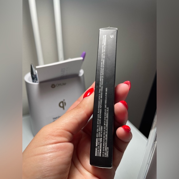 INKLINER LIQUID EYELINER
SILKY-MATTE WATERPROOF LINER - Picture 3 of 9